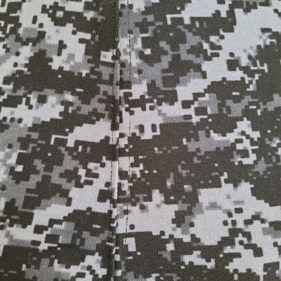 NWT Halston Studio Camo Top Size L - Picture 15 of 16